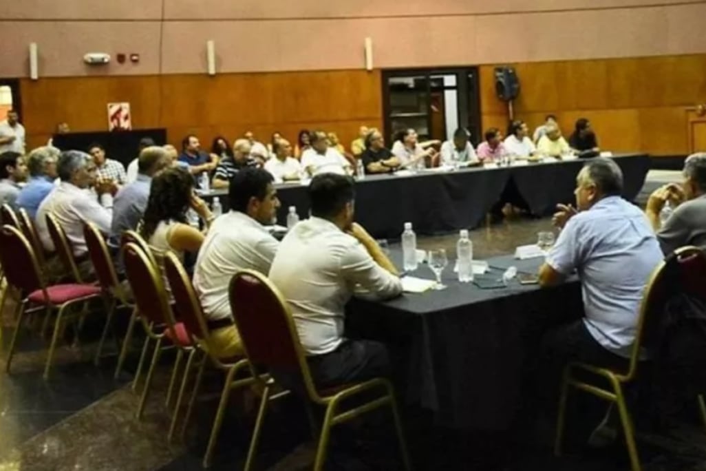 Los gremios piden recomponer 8 puntos de 2025