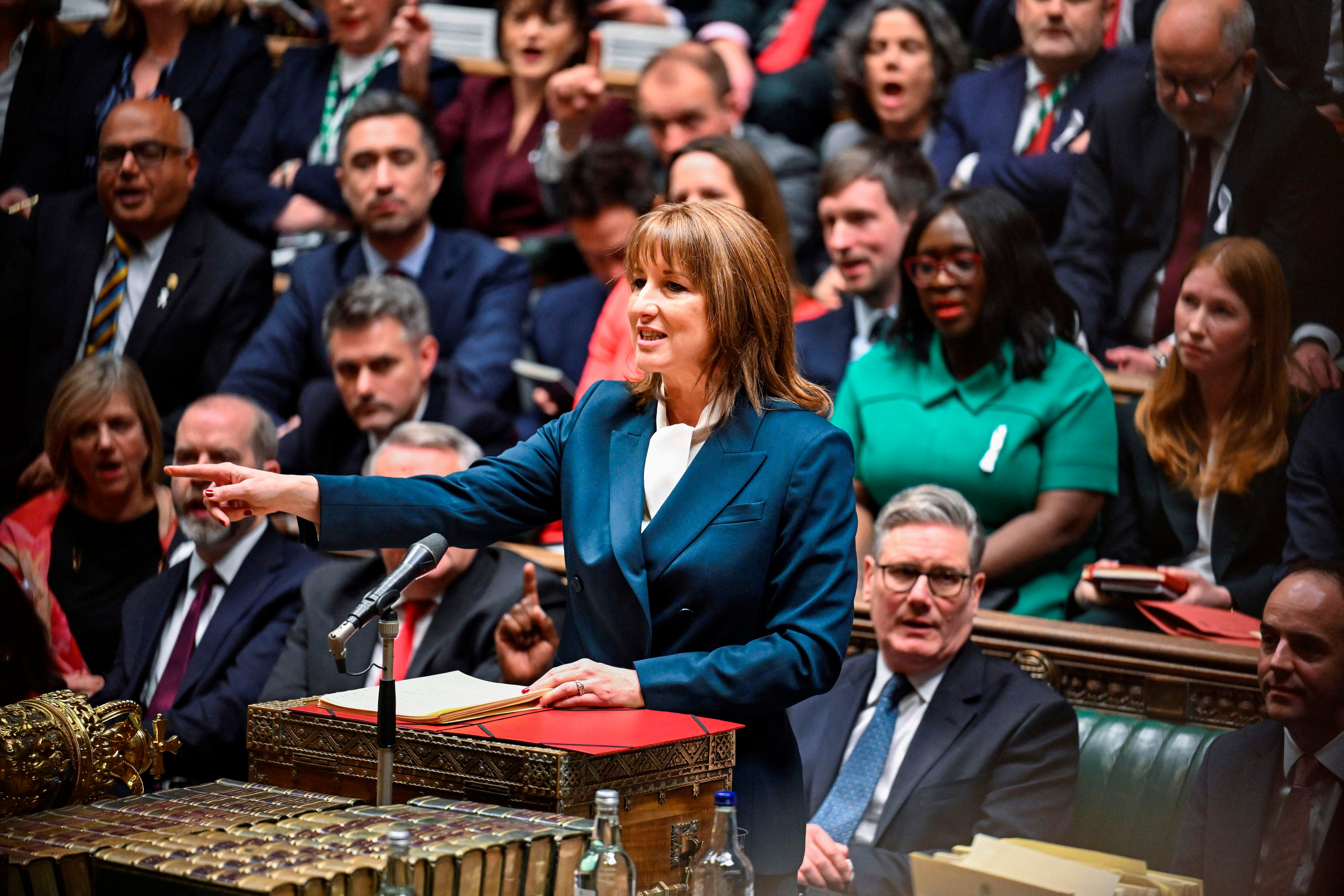 This handout photograph taken and released by the UK Parliament's House of Commons on November 26, 2025 shows Britain's Chancellor of the Exchequer Rachel Reeves (C) speaking in the House of Commons in London as the government delivered its annual budget. Britain's Labour government unveiled a tax-raising budget on November 26 costing billions of pounds to curb debt and fund public services, as the country faces lower economic growth in the coming years. (Photo by Handout / House of Commons / AFP) / RESTRICTED TO EDITORIAL USE - MANDATORY CREDIT " AFP PHOTO / HOUSE OF COMMONS " - NO USE FOR ENTERTAINMENT, SATIRICAL, MARKETING OR ADVERTISING CAMPAIGNS - EDITORS NOTE THE IMAGE MAY HAVE BEEN DIGITALLY ALTERED AT SOURCE TO OBSCURE VISIBLE DOCUMENTS - BEST QUALITY AVAILABLE /