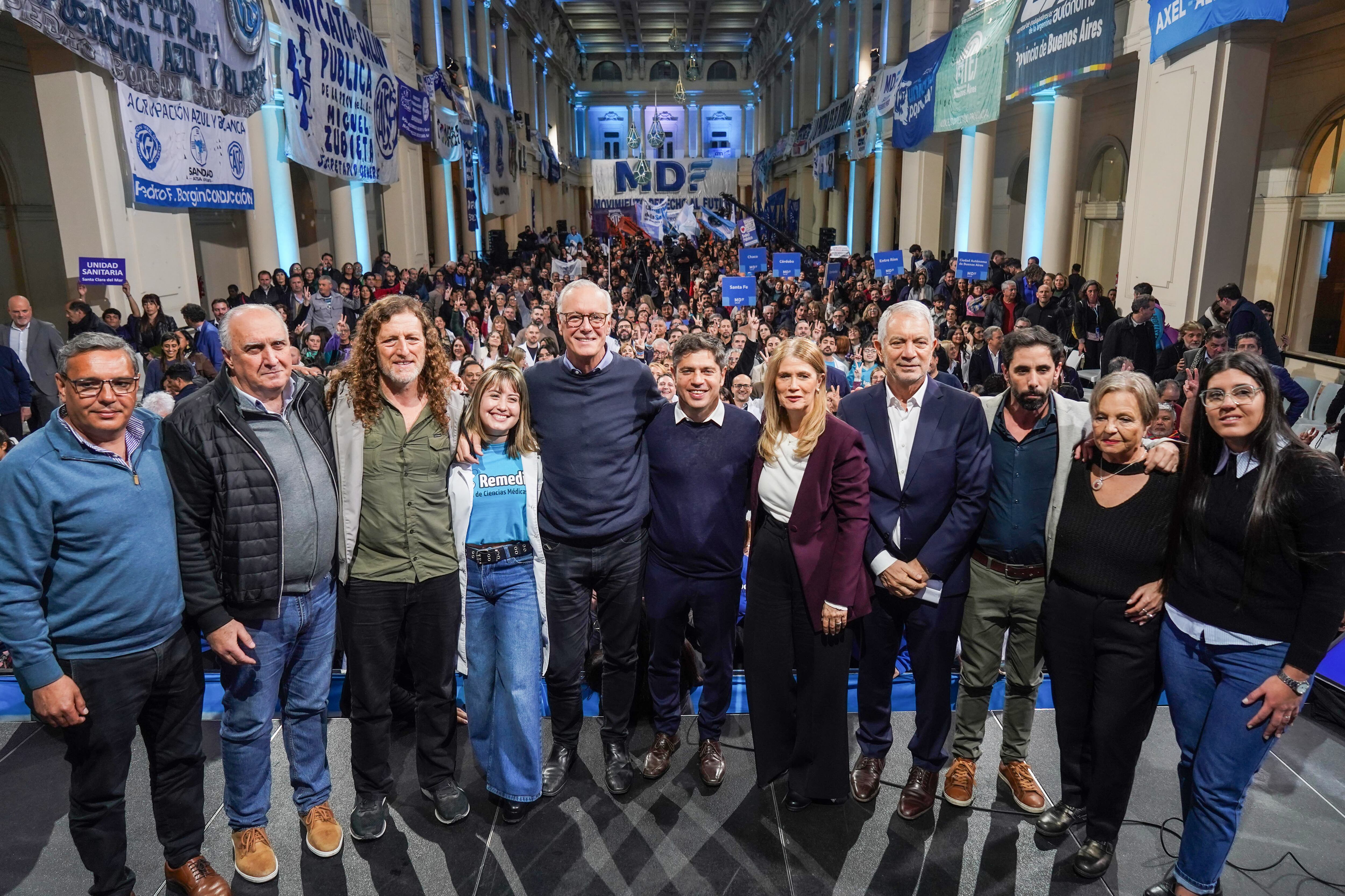 Axel Kicillof, al encabezar el lanzamiento del Movimiento Derecho al Futuro “Salud” en el Pasaje Dardo Rocha de La Plata. Fue junto a la vicegobernadora Verónica Magario; el intendente local, Julio Alak y el dirigente Daniel Gollan
