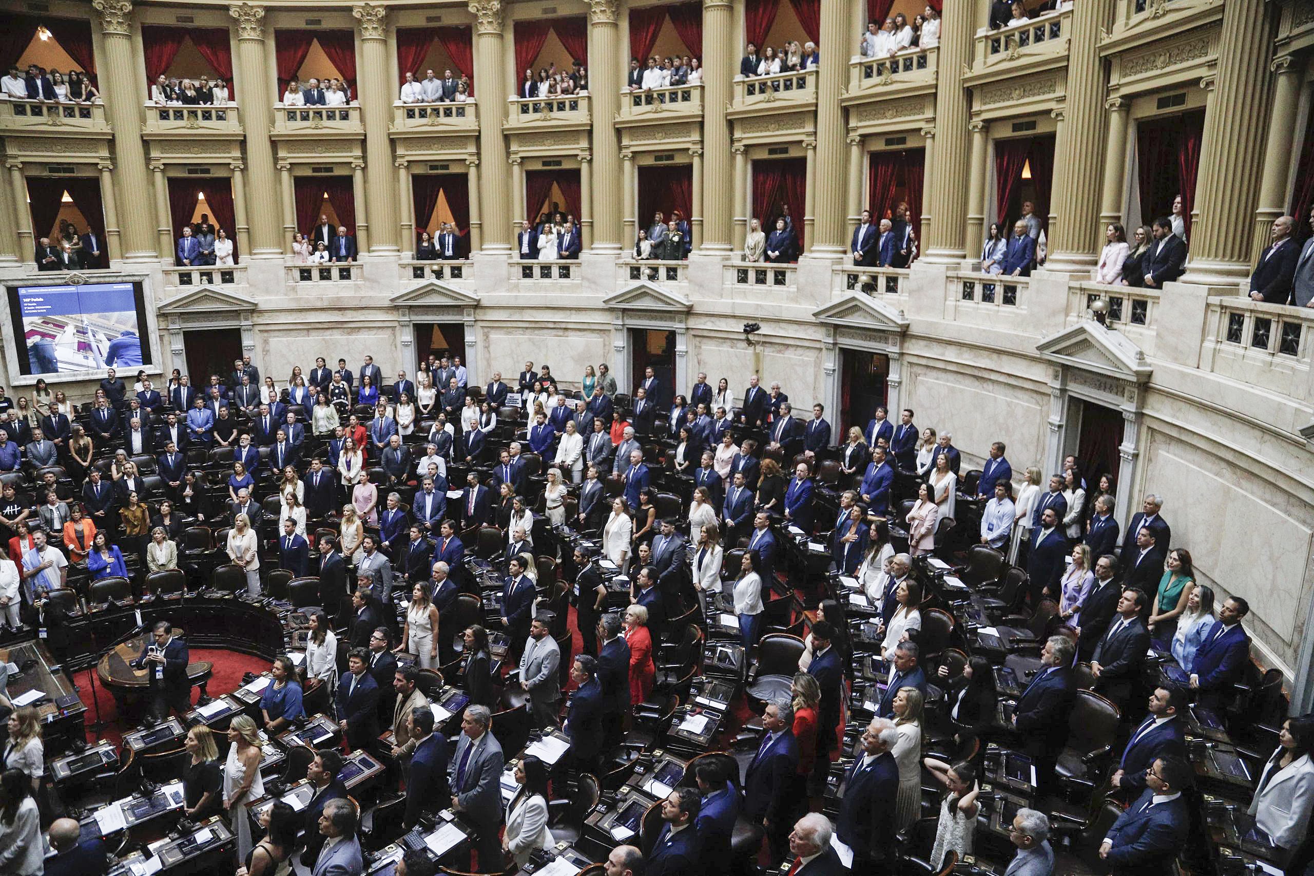 Asumen nuevos diputados y diputadas