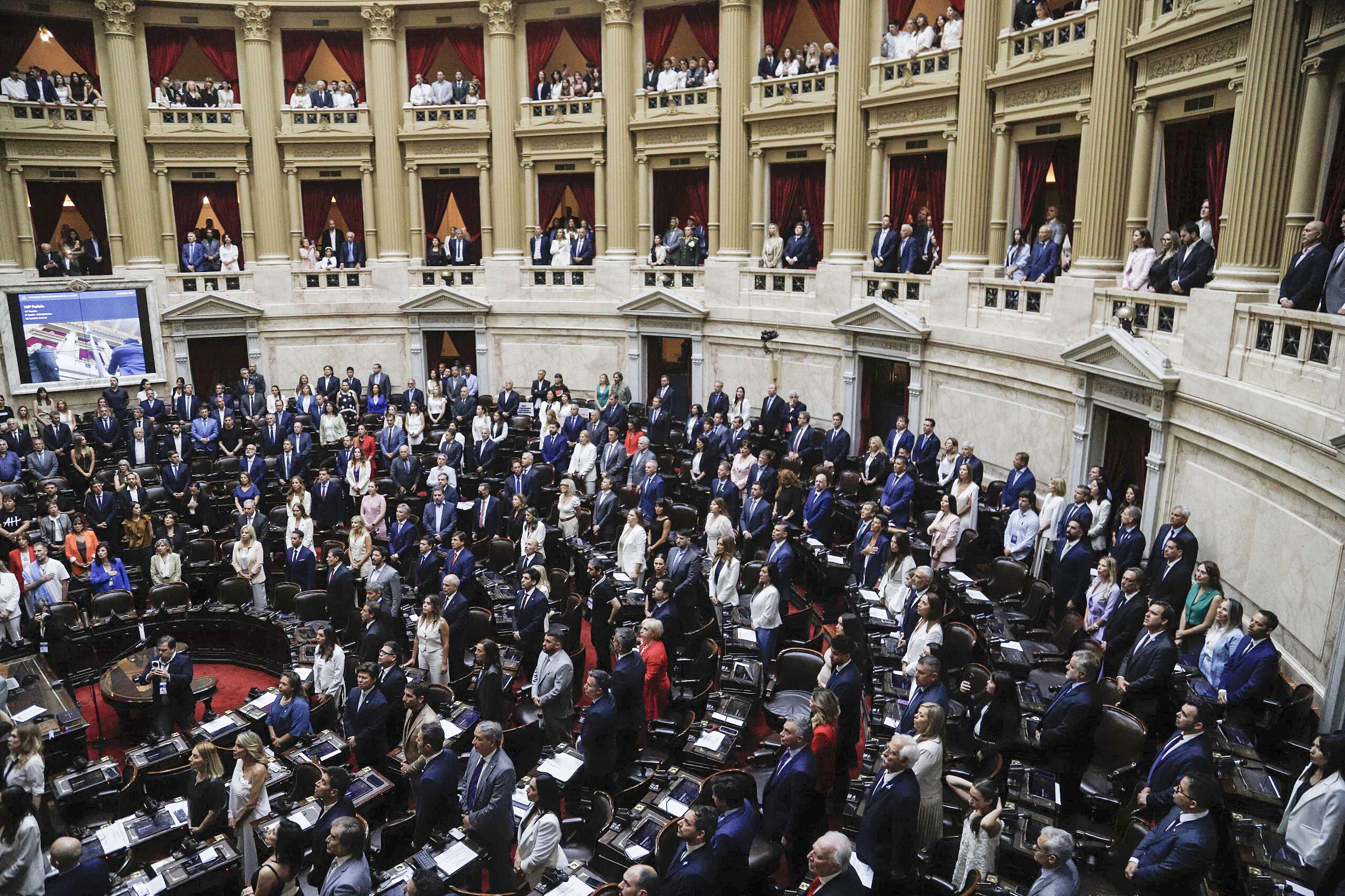 Asumen nuevos diputados y diputadas