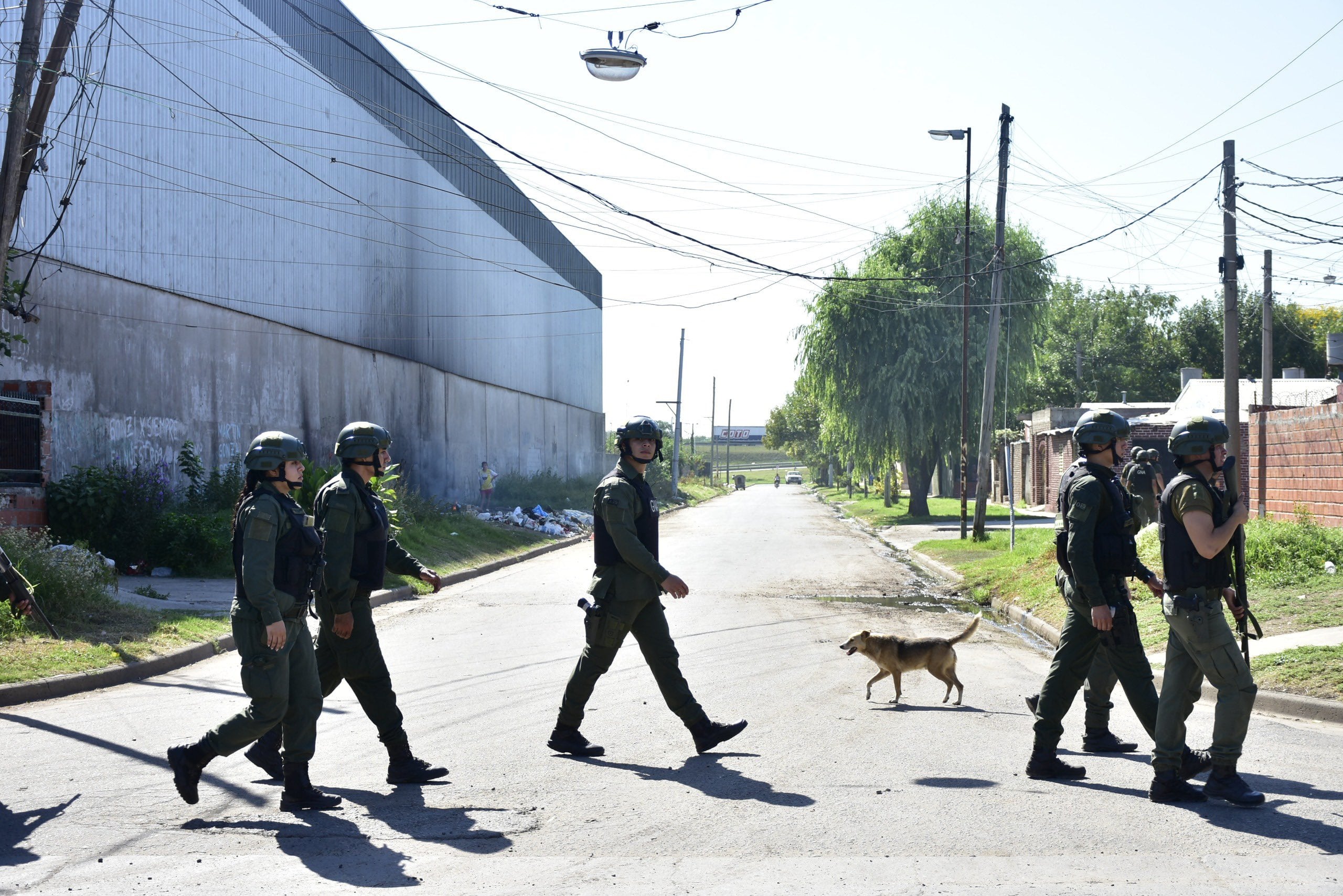 agentes de gendarmeria fuerza de segurida nacional patrullan caminan por la ciudad de rosairo
foto ministerio de seguridad nacional