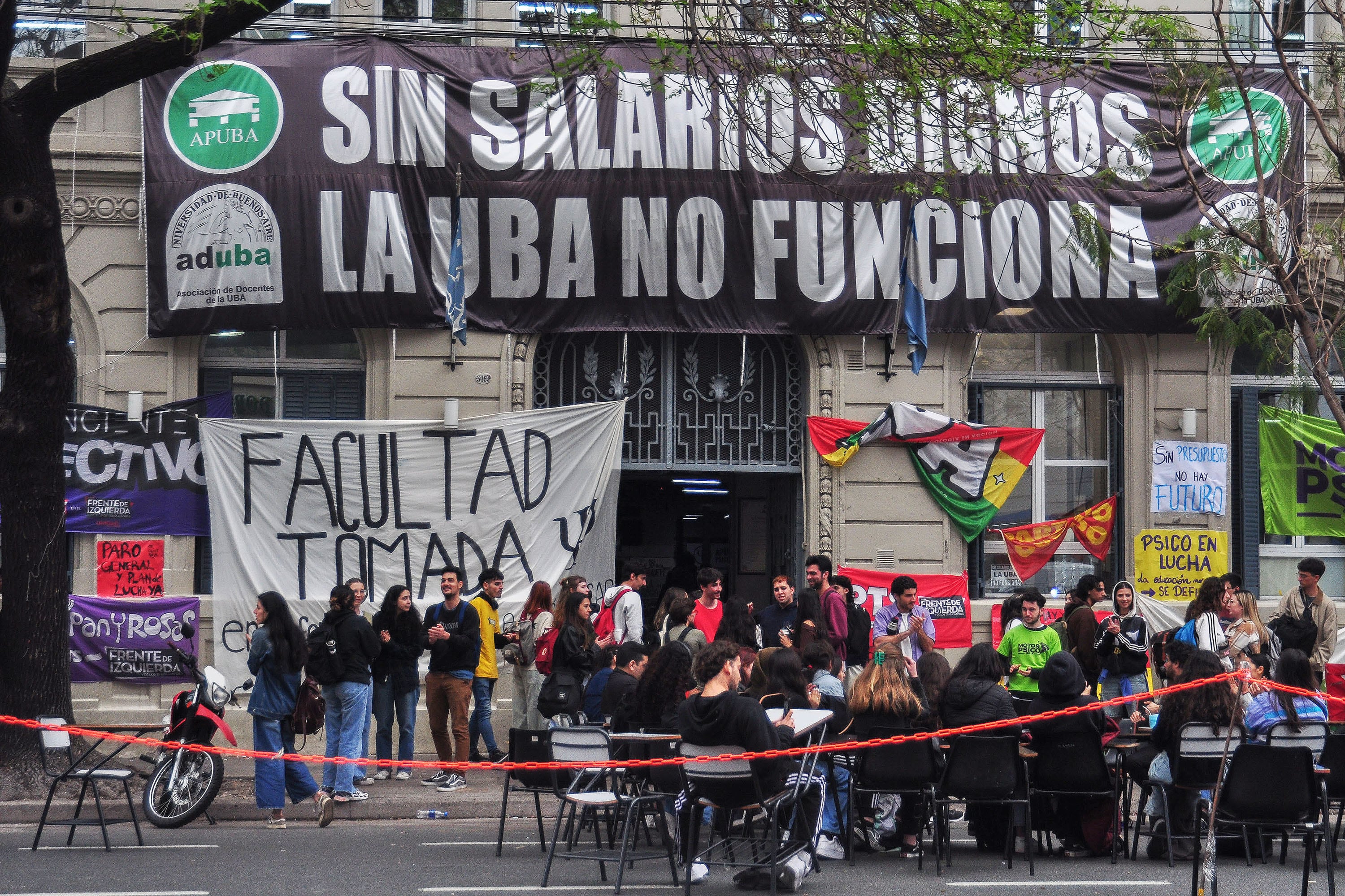 UBA Facultad de Psicología Tomada. Av Independencia 3065. CABA