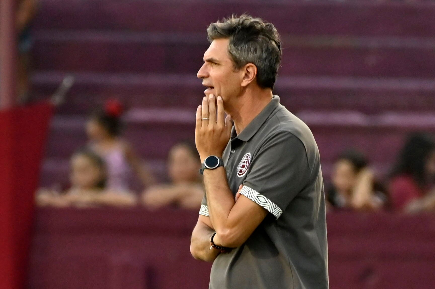 FOTOBAIRES 
   lanus  mauricio pellegrino