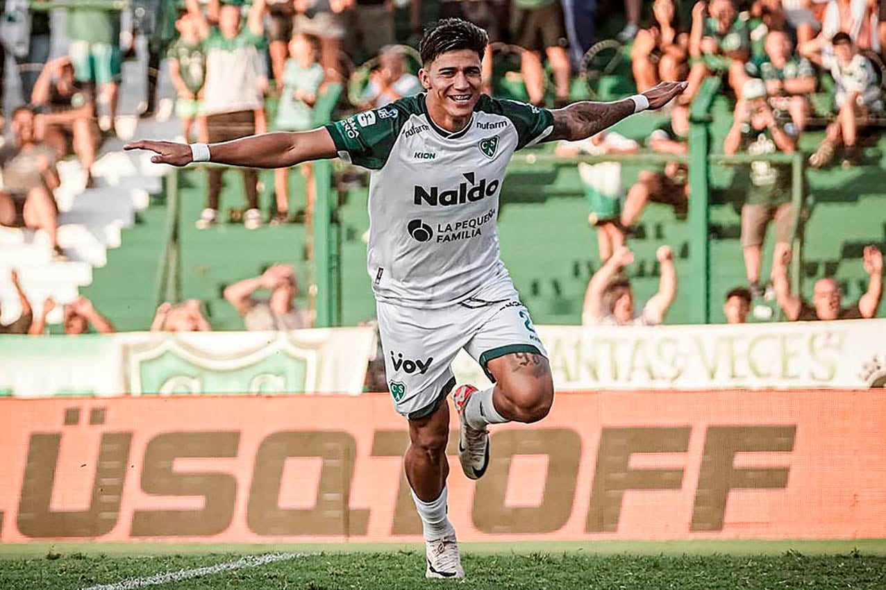 NOTICIAS ARGENTINAS BAIRES MARZO 3: Sarmiento se enfrenta a Estudiantes de Río Cuarto en el estadio Eva Perón de Junín, por la fecha 8 del Torneo Apertura 2026 de la Liga Profesional. FOTO: (X/REDES@CASarmientoOf)/NA.