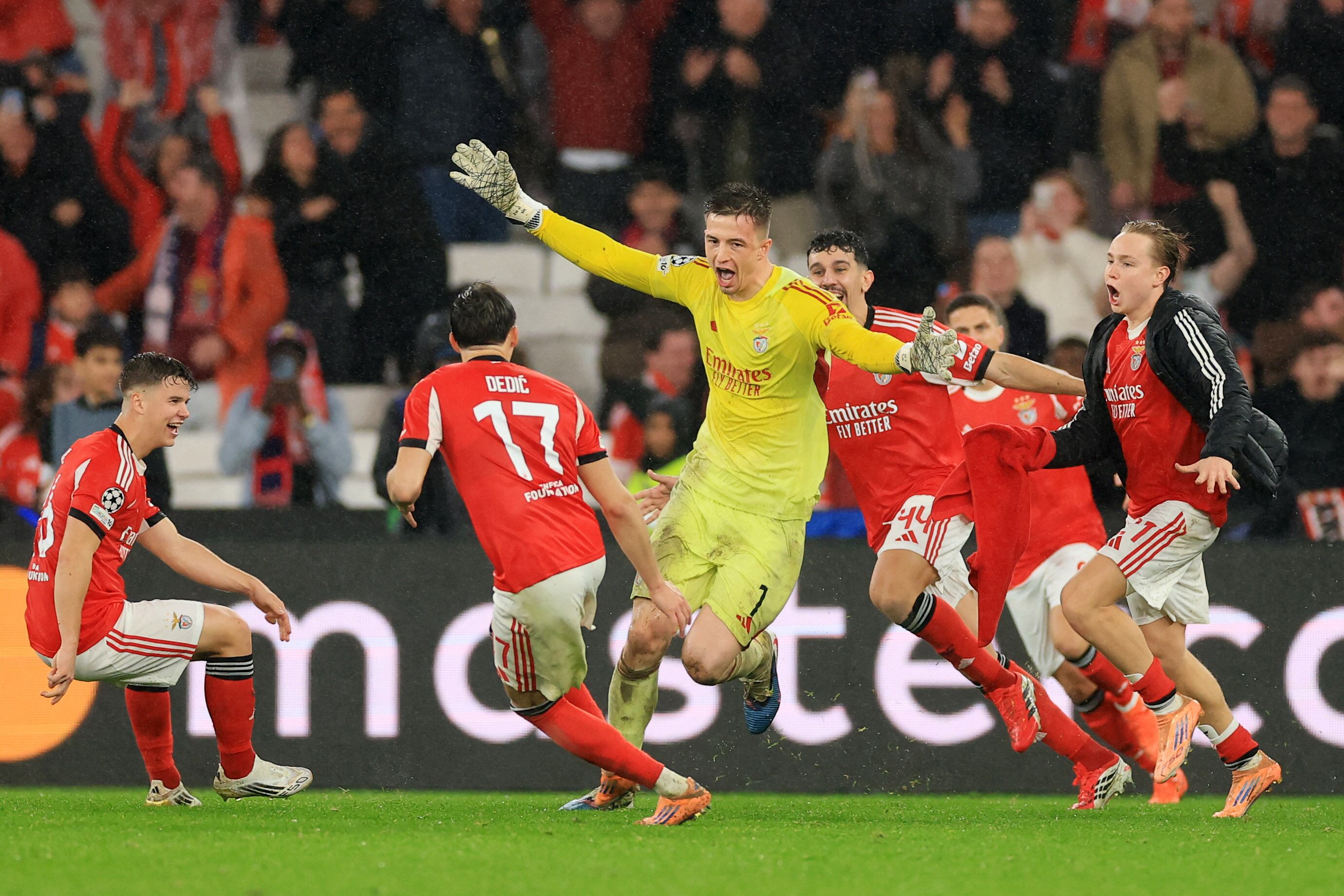 Benfica's Ukrainian goalkeeper #01 Anatoliy Trubin (C) celebrates scoring his team's fourth goal during the UEFA Champions League league phase day 8 football match between SL Benfica and Real Madrid CF at Estadio da Luz in Lisbon on January 28, 2026. (Photo by PATRICIA DE MELO MOREIRA / AFP)