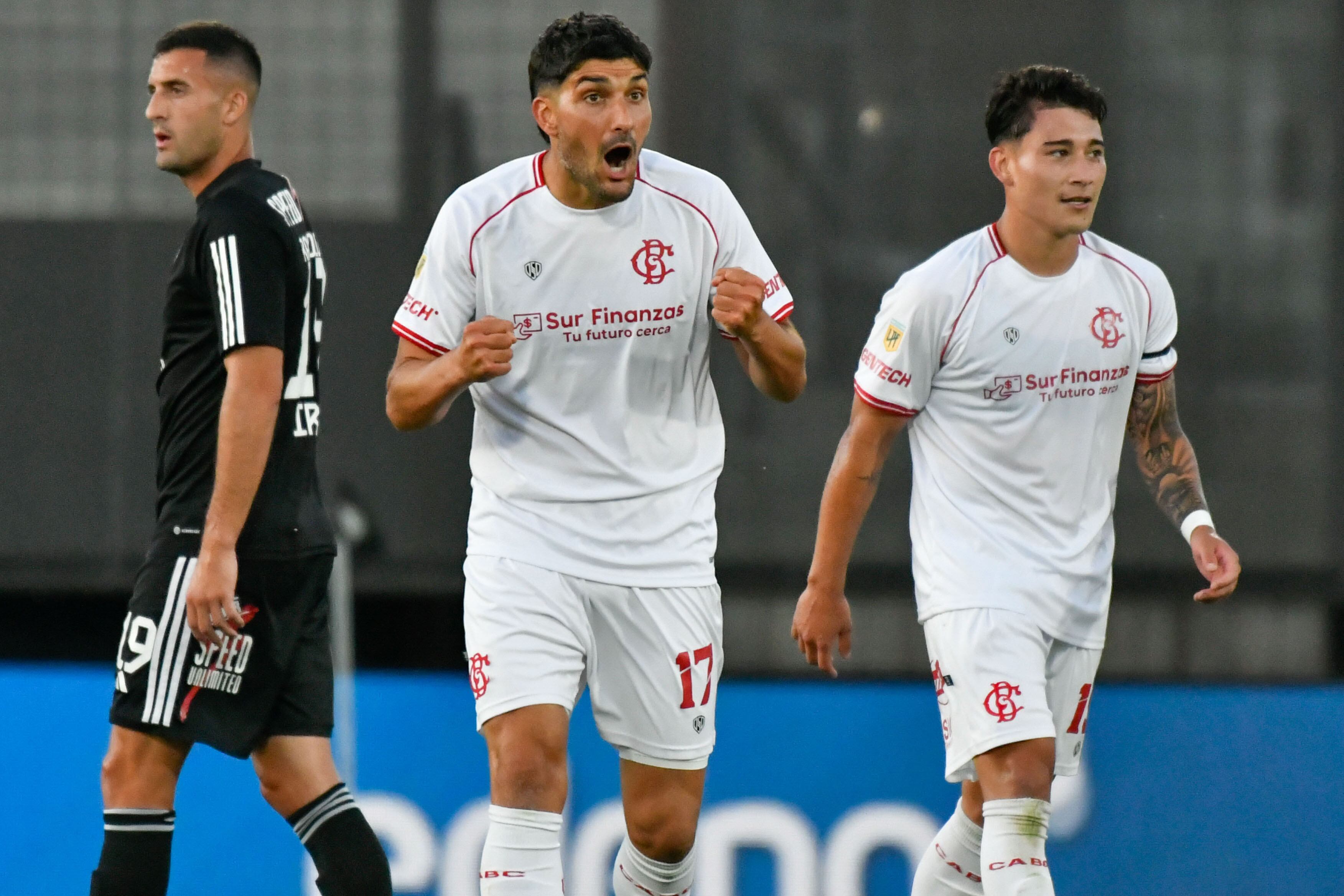 FOTOBAIRES
  deportivo riestra  barracas central  octavos  final  torneo  clausura 2025