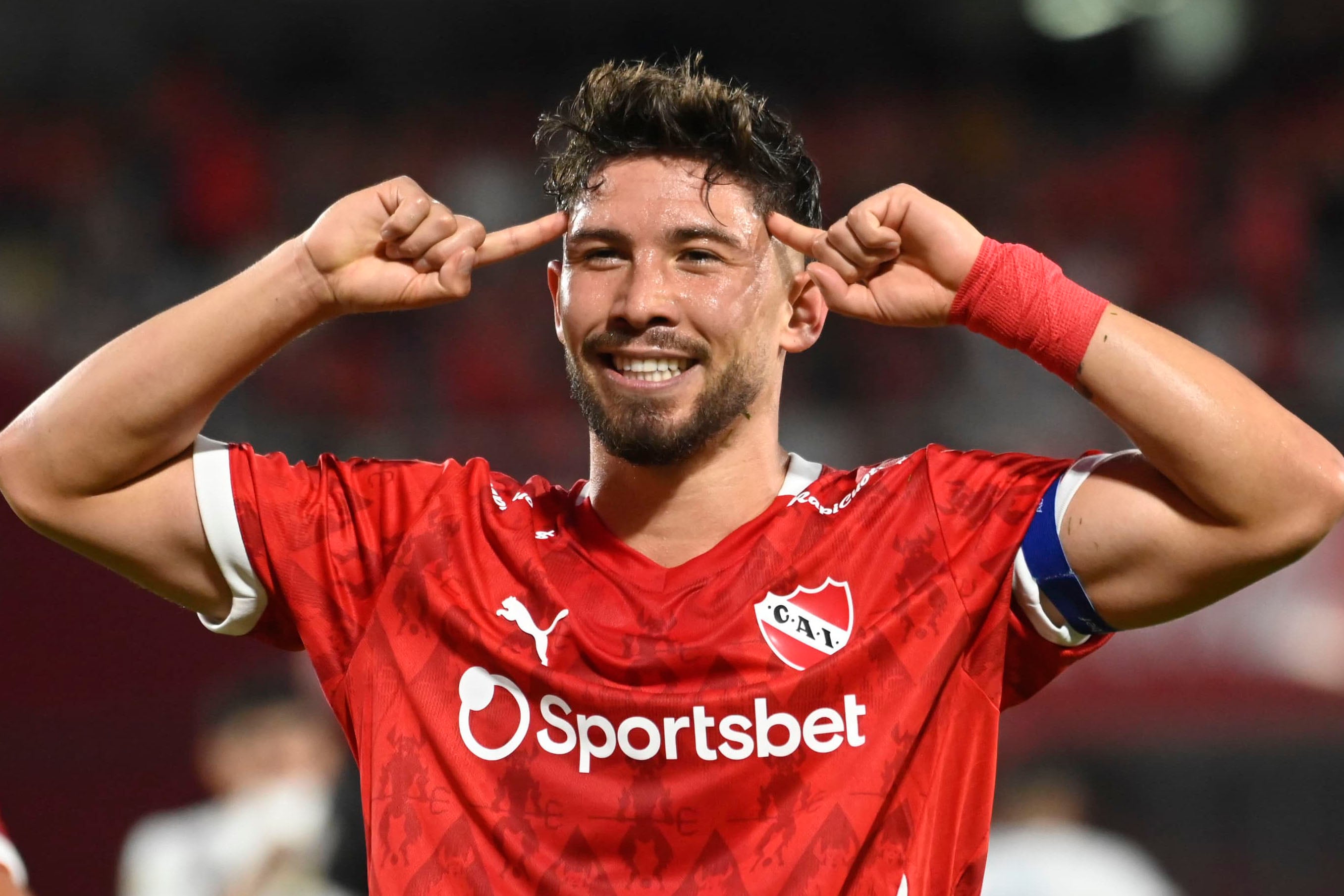 FOTOBAIRES 
   independiente  felipe loyola