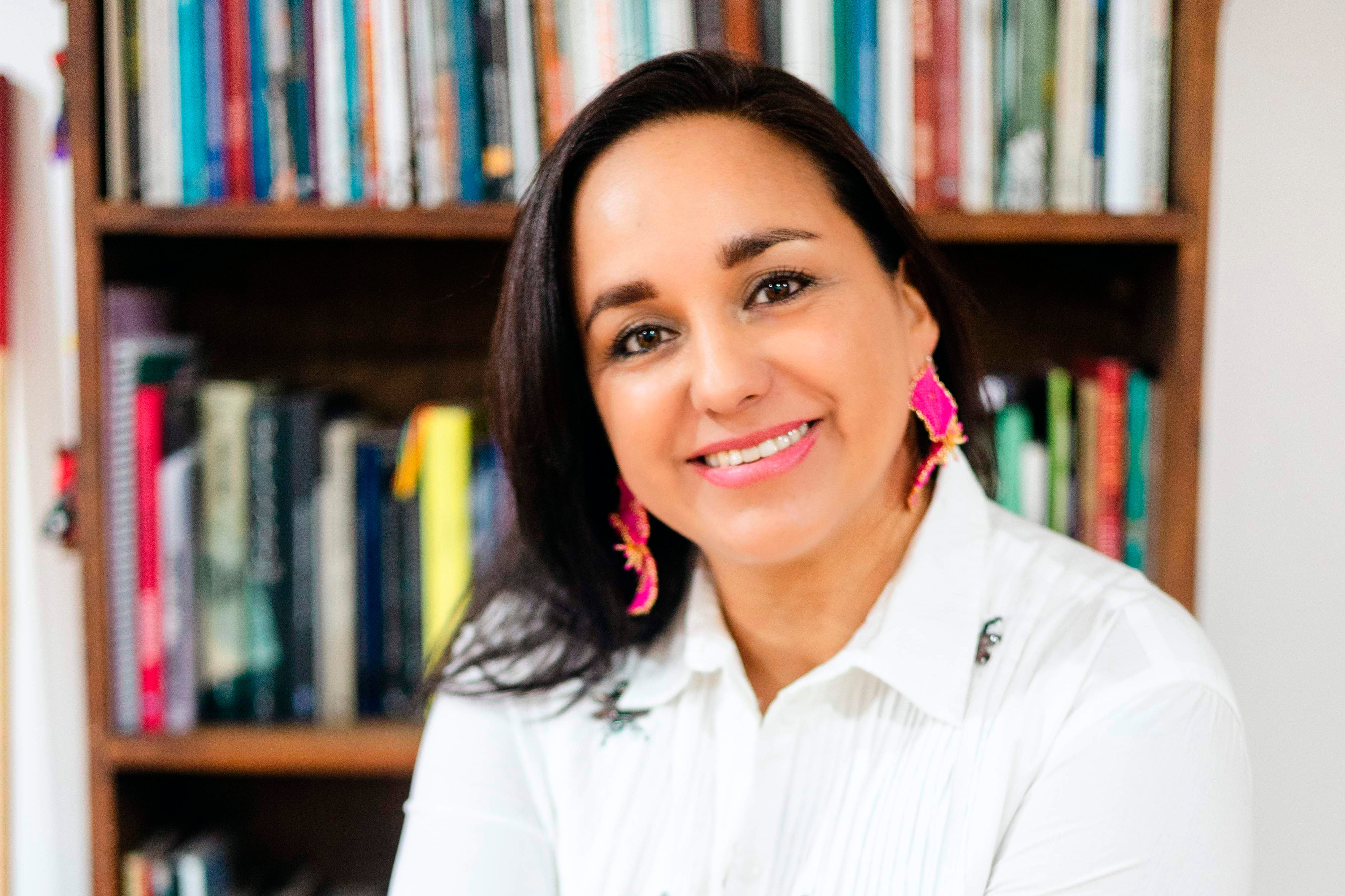 GENTILEZA 
    gabriela rivadeneira