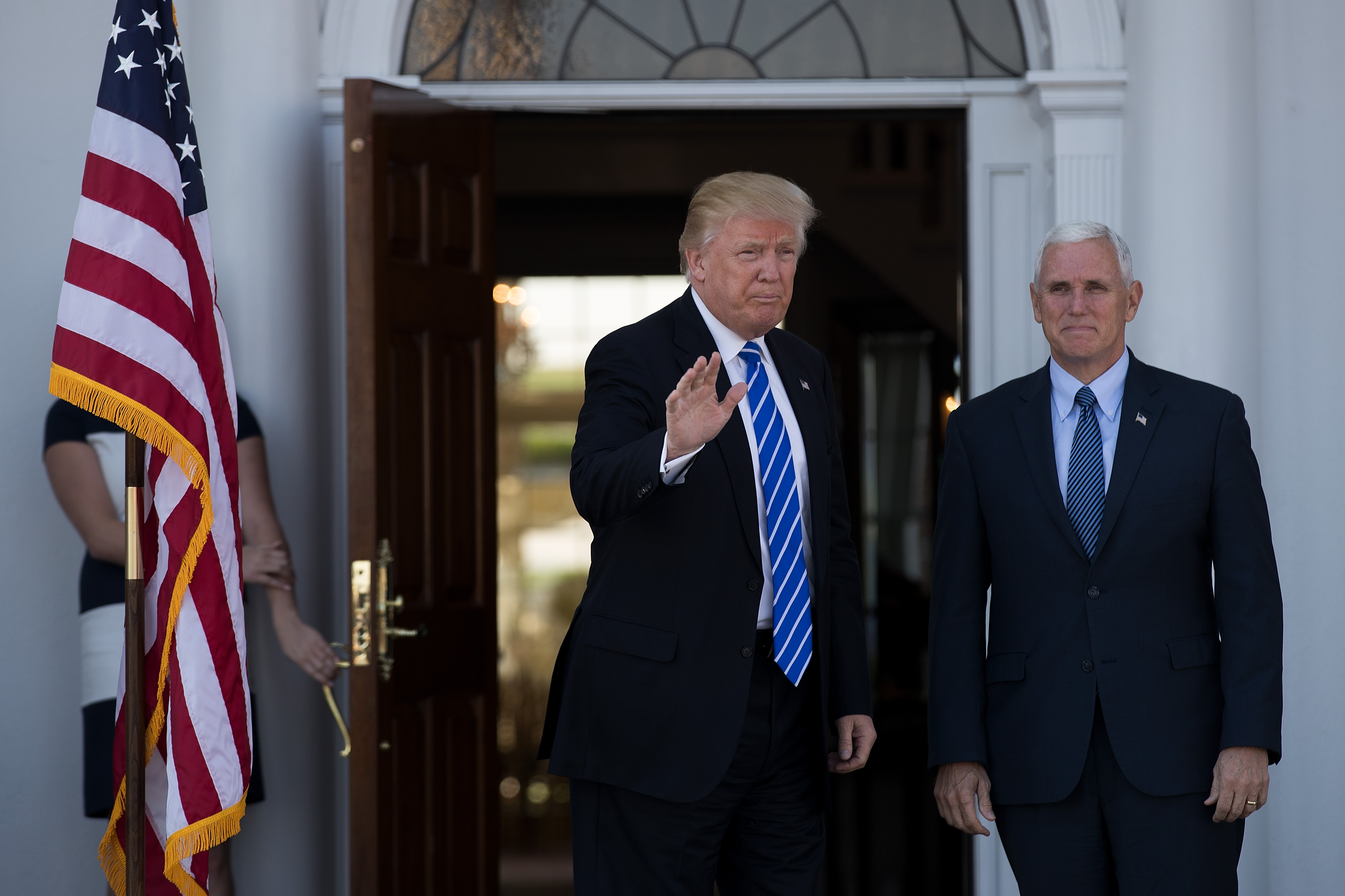 Al advertir la presencia de Pence, los actores leyeron un comunicado contra las políticas de Trump. (Fuente: AFP)