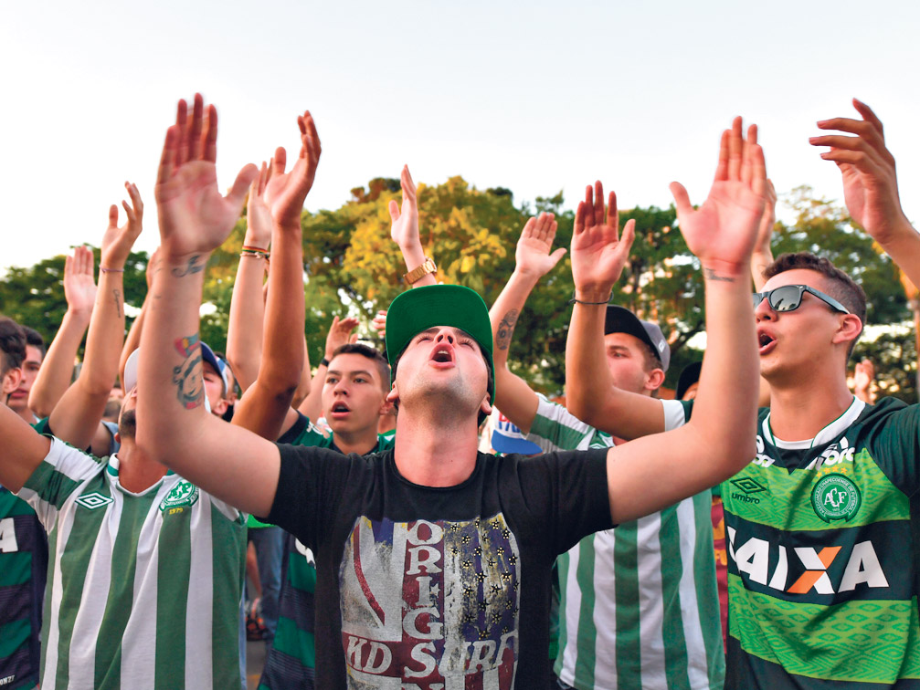 La imagen del dolor de los hinchas de Chapecoense. (Fuente: AFP)