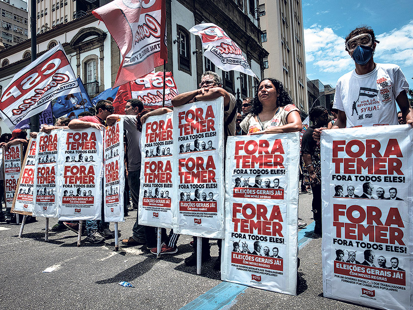 Protesta pidiendo la dimisión de Temer frente a un edificio de la muinicipalidad de Río de Janeiro. (Fuente: AFP)