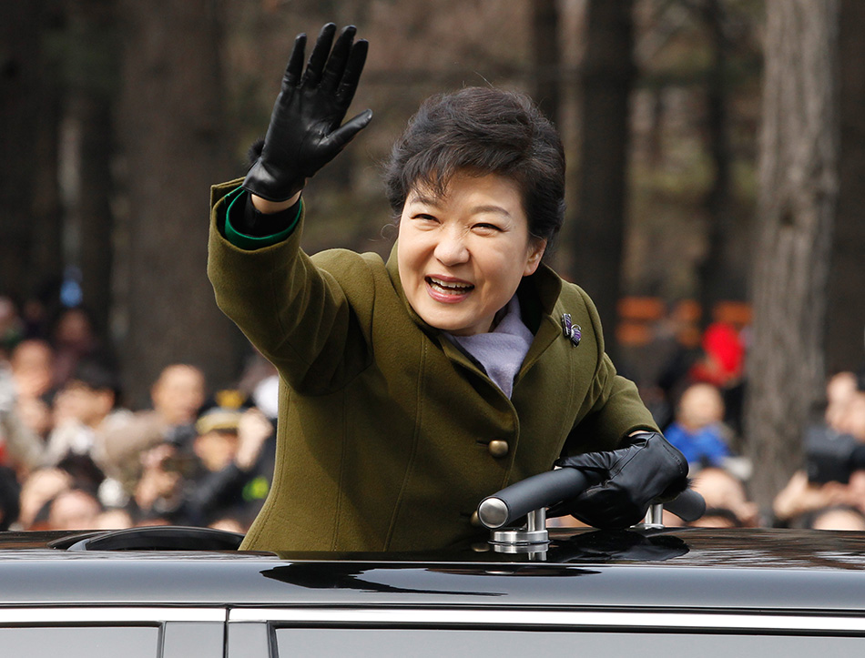 Park Geun Hye está acusada de complcidad con una asesora que consiguió fondos invocándola. (Fuente: AFP)